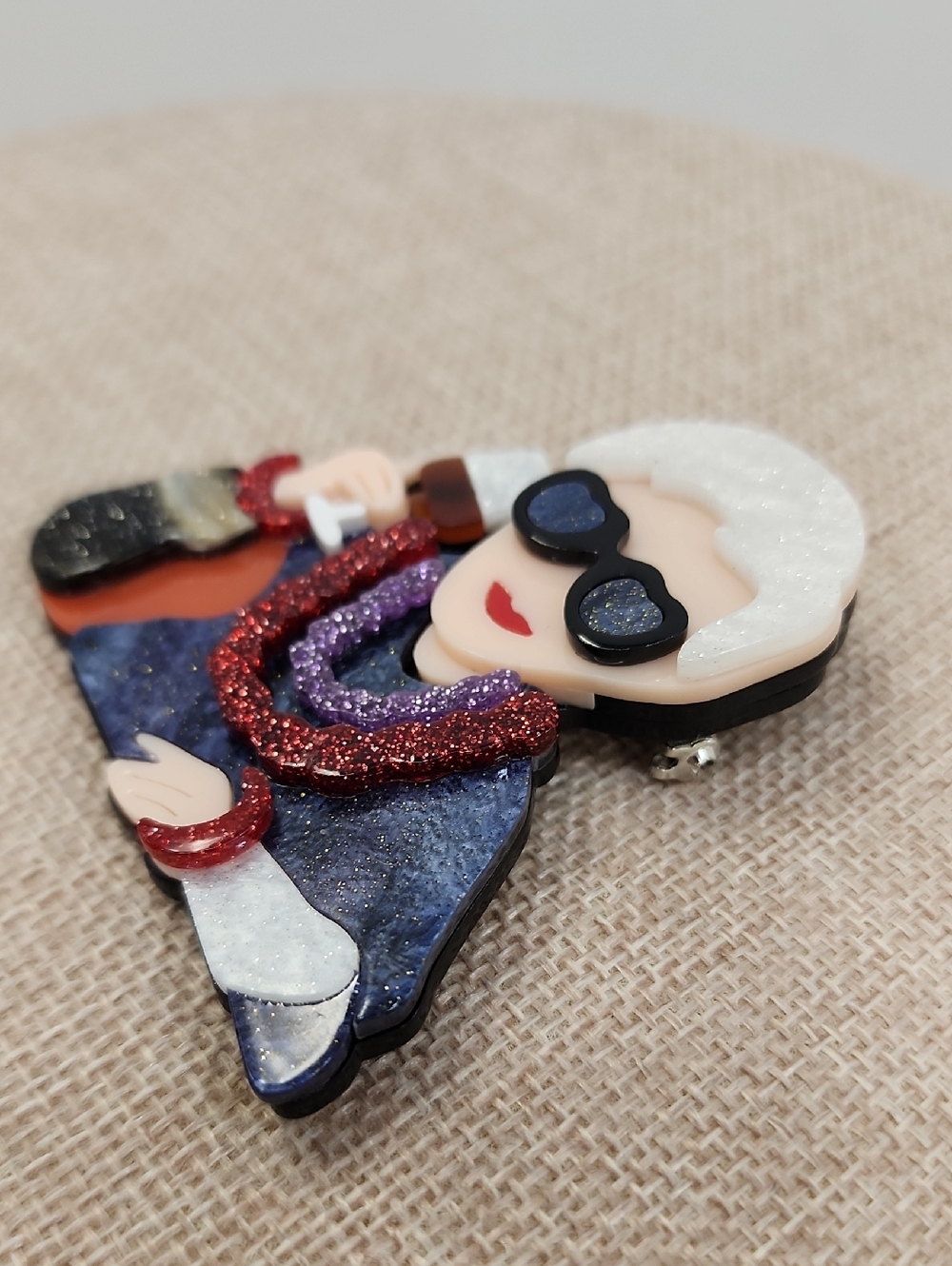 Quirky Grandma Lady Brooch Wine Glass Glitter Statement Pin OS - Picture 2 of 6
